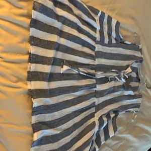 Ladies sleeveless top.